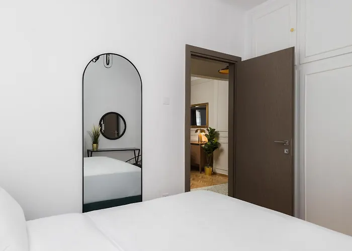 La Maison De L'arc- Elegant With Unique View By Binobi! Апартаменты