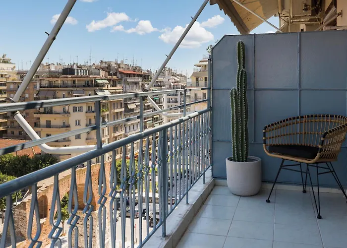 Апартаменты La Maison De L'arc- Elegant With Unique View By Binobi!