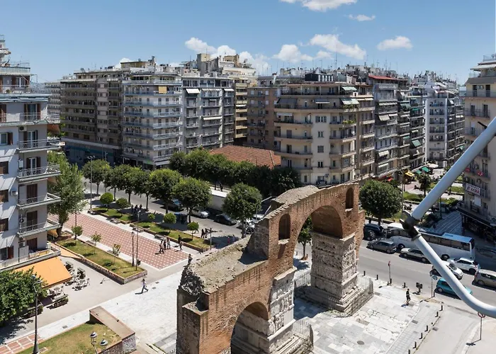 Апартаменты La Maison De L'arc- Elegant With Unique View By Binobi!
